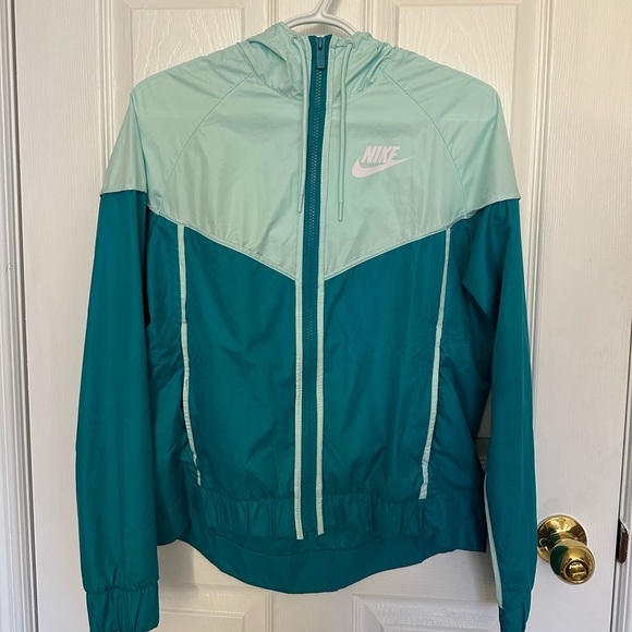 Nike Windbreaker - Picture 2 of 3